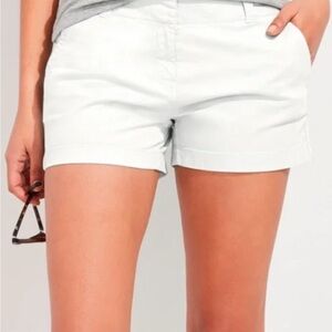 Vineyard vines 3.5 inch white shorts! Size 2